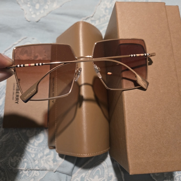 Burberry Rose Gold & Pink Womens Sunglasses Style DaphneModel code BE3133 133 - Picture 3 of 14